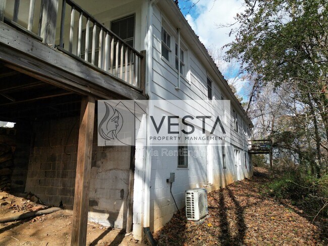 Building Photo - 118 Pine Hill Dr