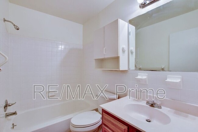 Building Photo - 2259 Sedgewick Dr