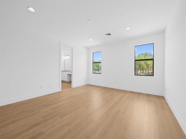 Building Photo - 1446 SW 23rd St