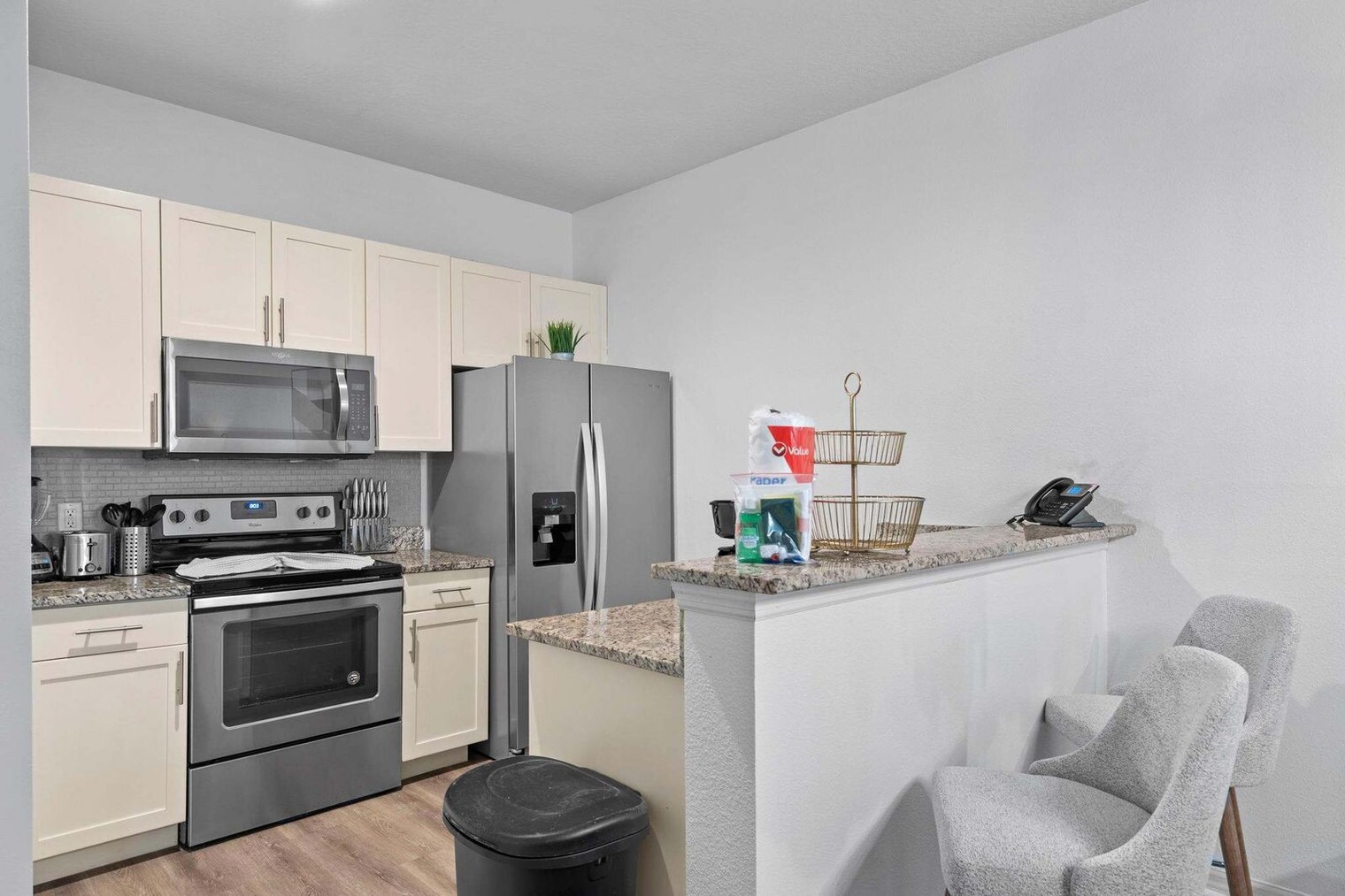 Building Photo - 8939 Shine Dr