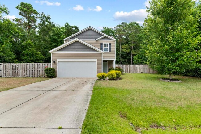Building Photo - Coastal Living in Sneads Ferry – Open Floor Plan & Cul-de-Sac Lot