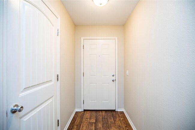 Building Photo - 131 Foxglove St