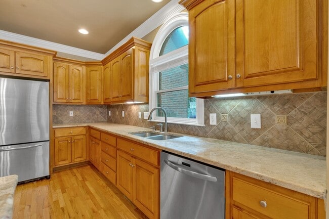 Building Photo - Spacious 7BR House in Powder Springs