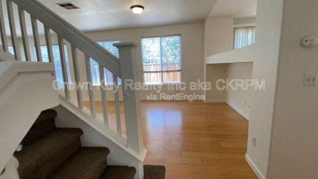 Building Photo - 435 Centre Ct Dr