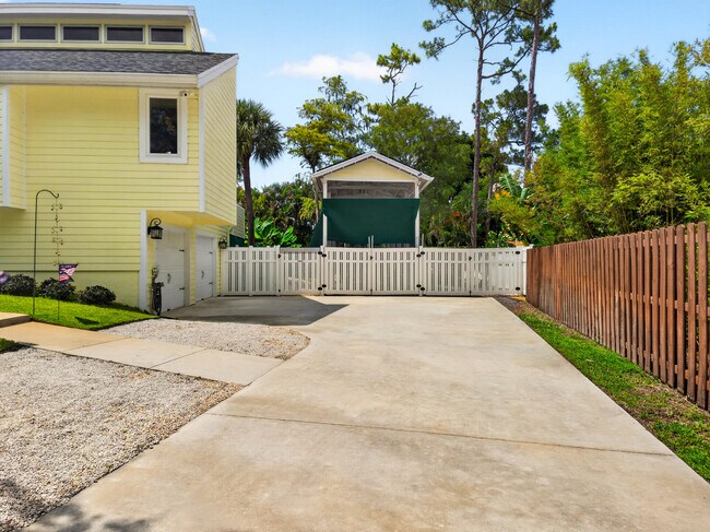 Building Photo - 13074 La Mirada Cir