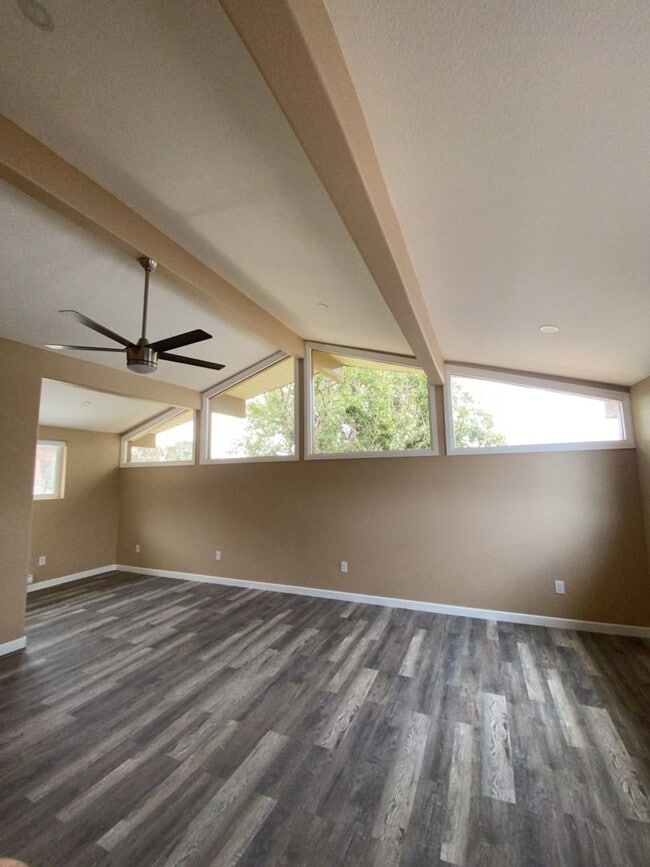 Building Photo - 928 Park St