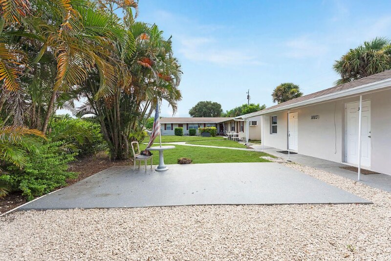 Building Photo - 1883 Smith Dr