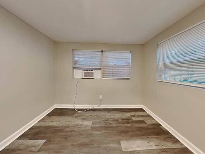 Building Photo - 7047 Sonora Dr N