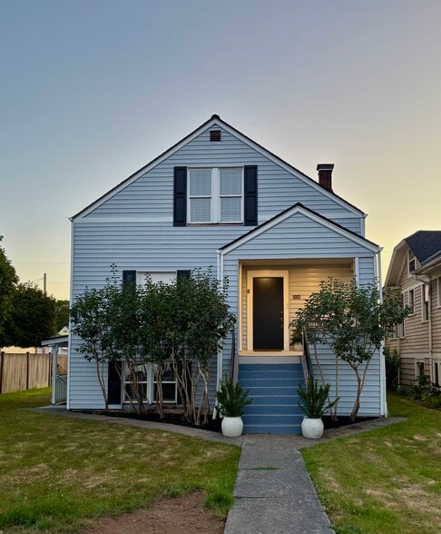 Building Photo - 2026 Lombard Ave