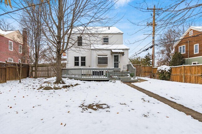 Building Photo - 51 E Schreyer Pl