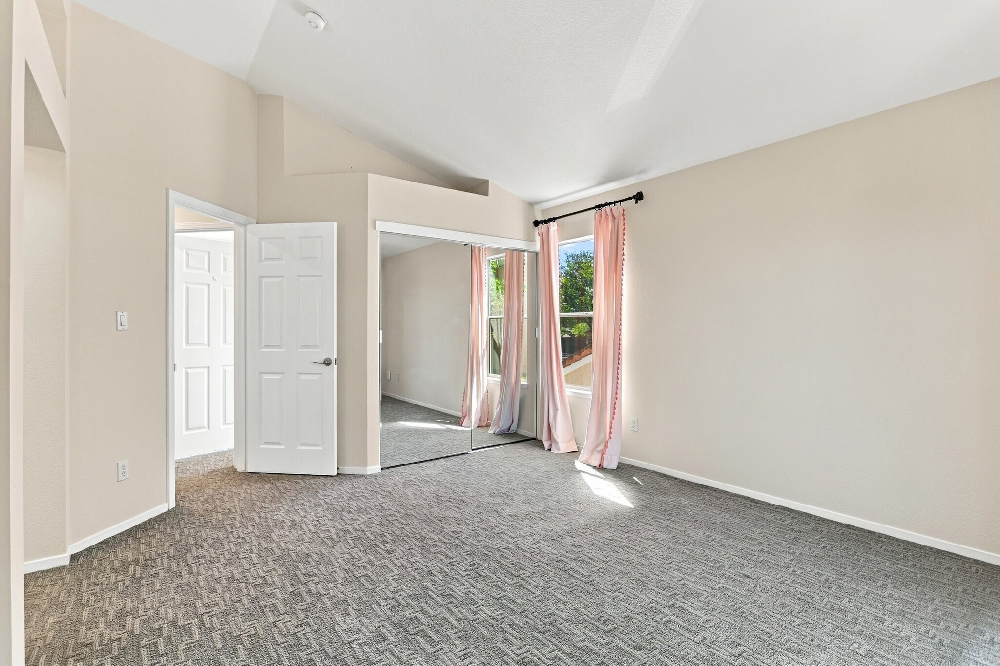 Building Photo - 2693 Mission Greens Dr