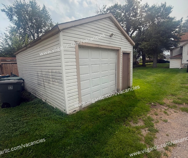 Building Photo - 4611 Pine Ave