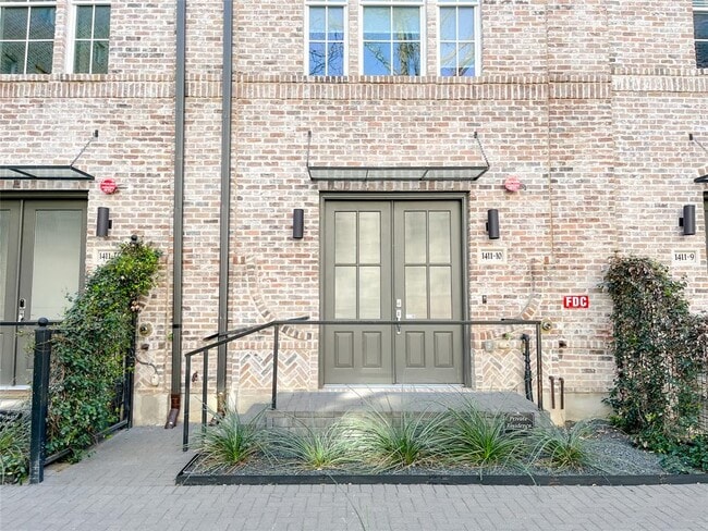 Primary Photo - 1411 Town Creek Dr