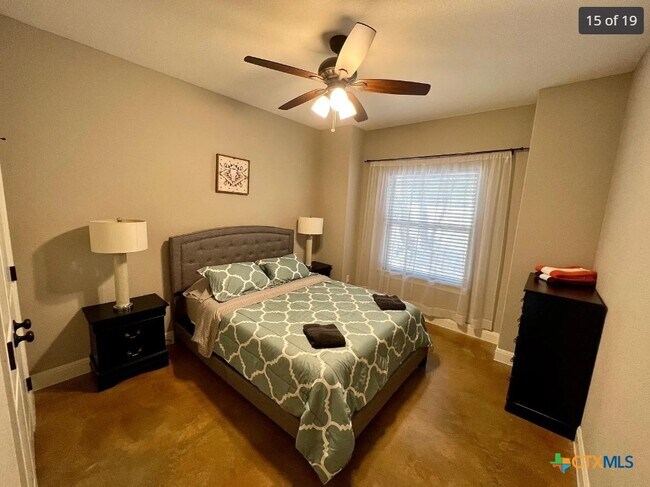 Building Photo - 3948 Summit Dr