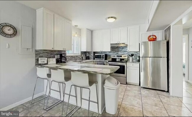 Building Photo - 105 Jamestown Rd