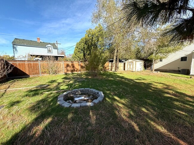 Building Photo - 1431 Johnston Ave