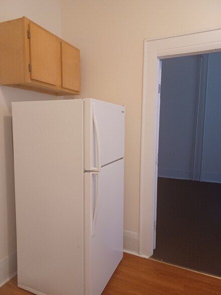 Building Photo - 210 Main St