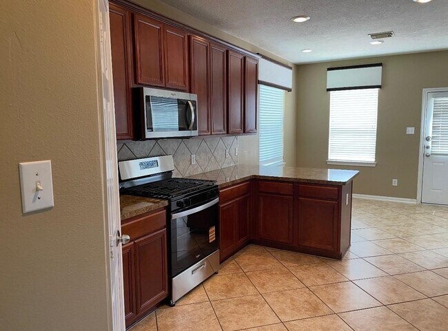 Building Photo - 4806 Lakefront Terrace Ct