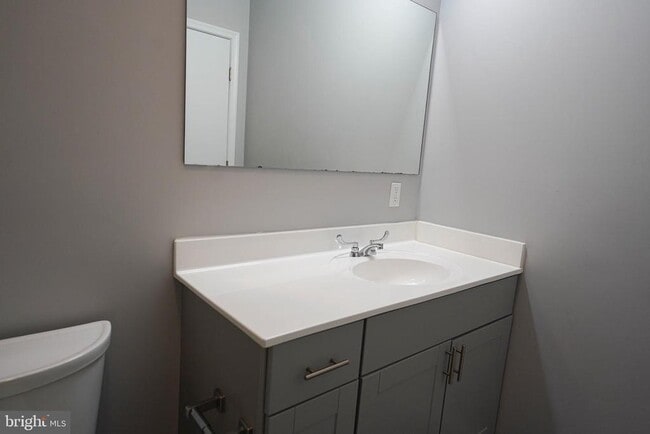 Building Photo - 218 W Main St