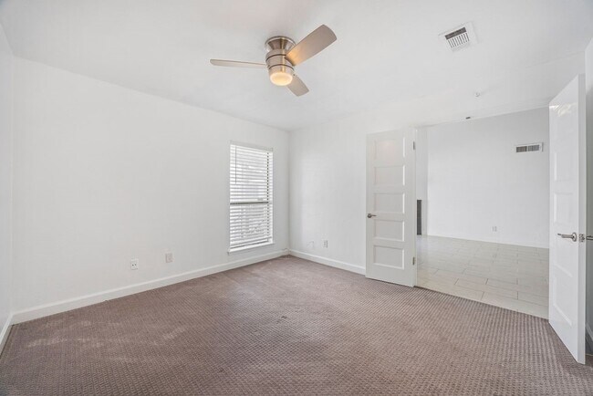 Building Photo - 5711 Sugar Hill Dr