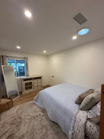 Building Photo - 3279 Glendon Ave
