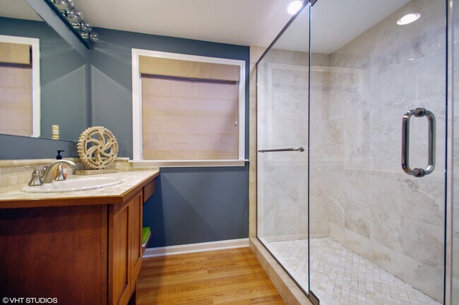 Building Photo - 1918 W Melrose St