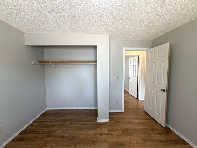 Building Photo - 410 Crona St