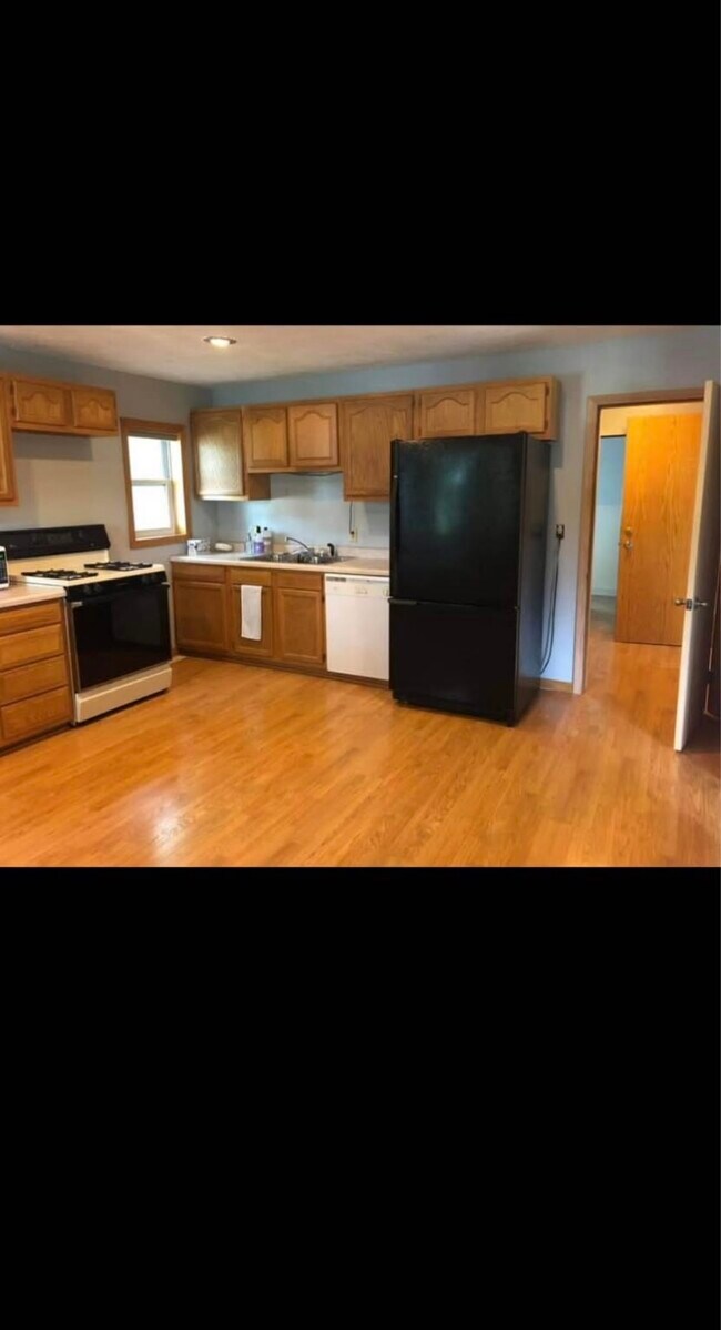 Building Photo - 608 N West St