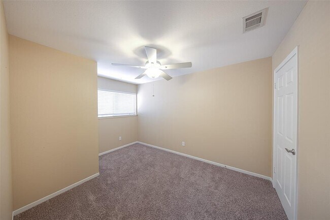 Building Photo - 49 Sawmill Grove Ln