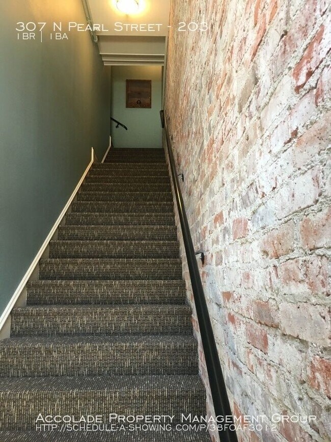 Building Photo - Luxury Downtown Living