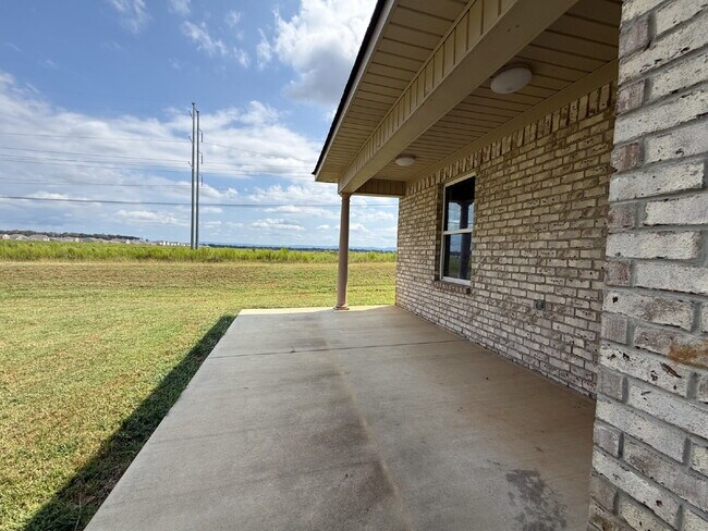 Building Photo - "Charming 2-Bed, 2-Bath Duplex Retreat in New Market's Idyllic Setting!"
