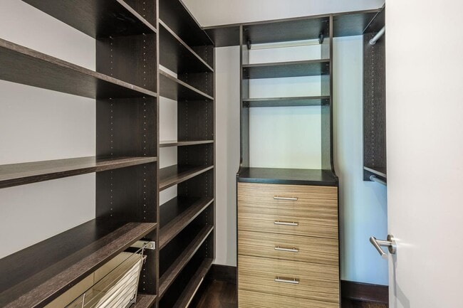 Building Photo - 2510 Skyfarm Dr