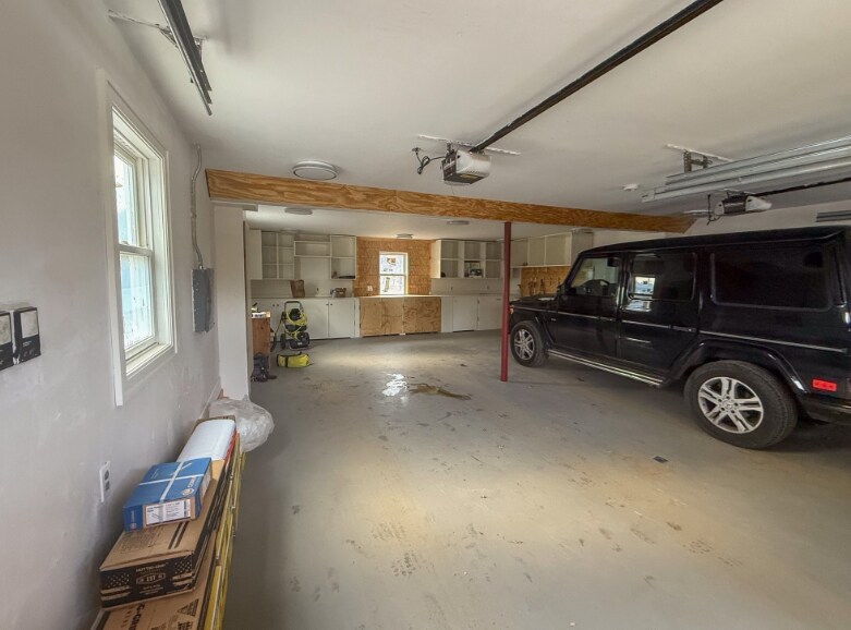 Building Photo - 405 North Ave