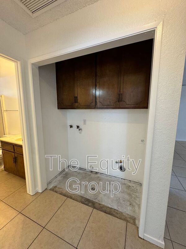 Building Photo - 2023 S Tracy Ct