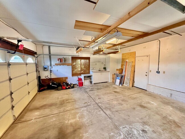 Building Photo - 148 Castlemont Dr