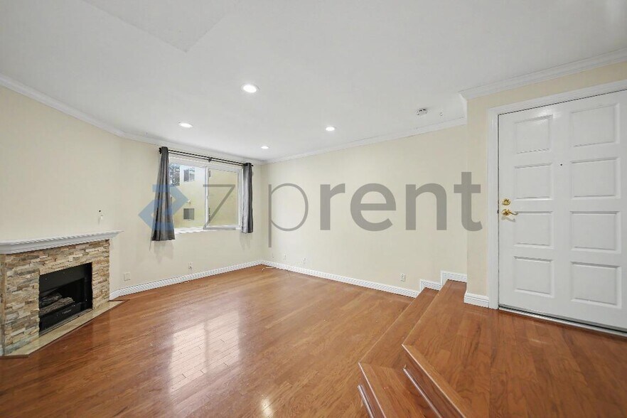 Building Photo - Unit 110