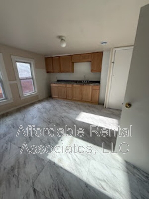 Building Photo - 1543 S 10th St