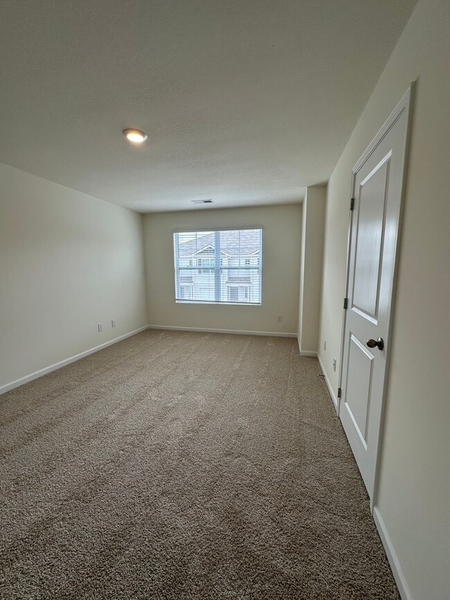 Building Photo - 3 Bedroom / 2.5 Bath Townhome Kingsport, TN