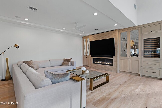 Building Photo - 5841 N Echo Canyon Cir