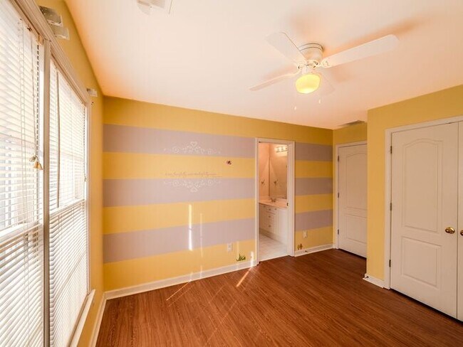 Building Photo - 12872 Waterside Dr