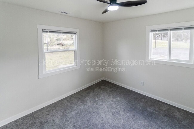 Building Photo - 1909 S Garden Springs Rd