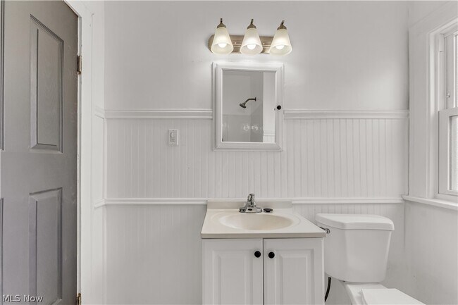 Building Photo - 2225 Oak Park Ave