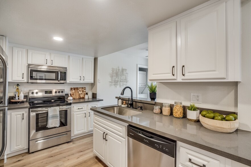 Building Photo - Trails at 2112