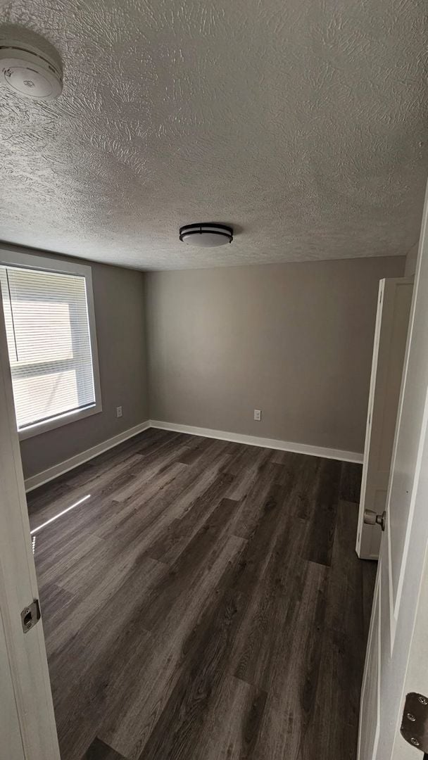 Building Photo - 4 bed 2 bath