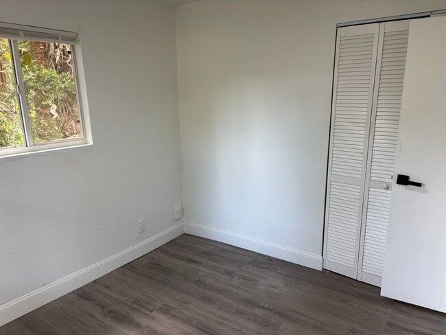 Building Photo - Newly Remodeled 3 Bedroom