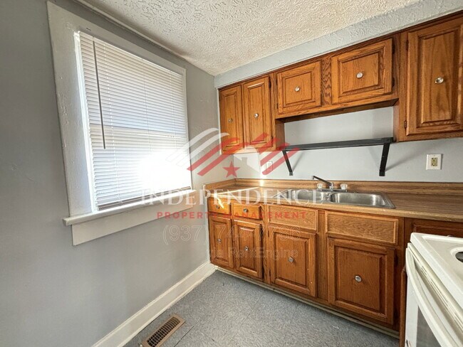Building Photo - 517 Mertland Ave