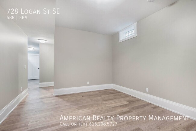 Building Photo - 728 Logan St SE