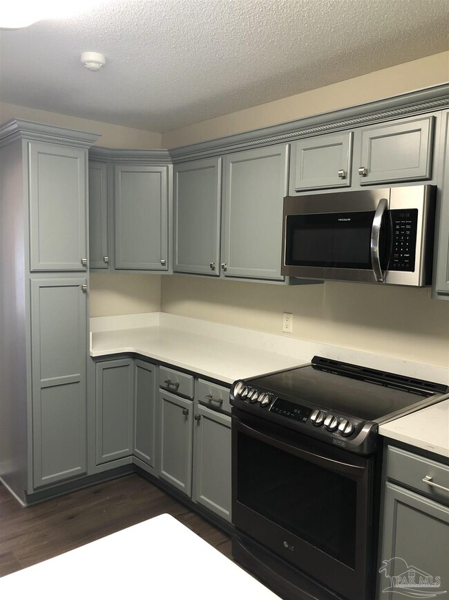Building Photo - 1044 Woodlore Cir