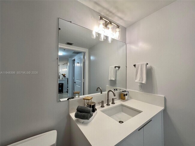 Building Photo - 2681 N Flamingo Rd