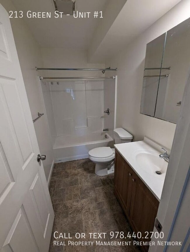 Building Photo - 213 Green St